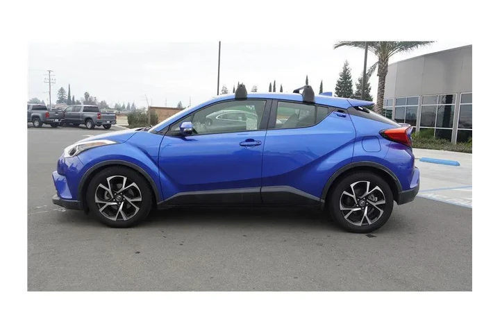 $17250 : 2019 C-HR XLE Sport Utility 4D image 9