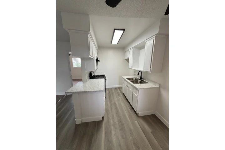 $1800 : ALL Utilities Included image 8