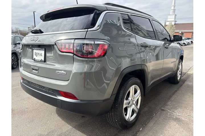 $25995 : 2023 Compass Latitude 4x4 image 3