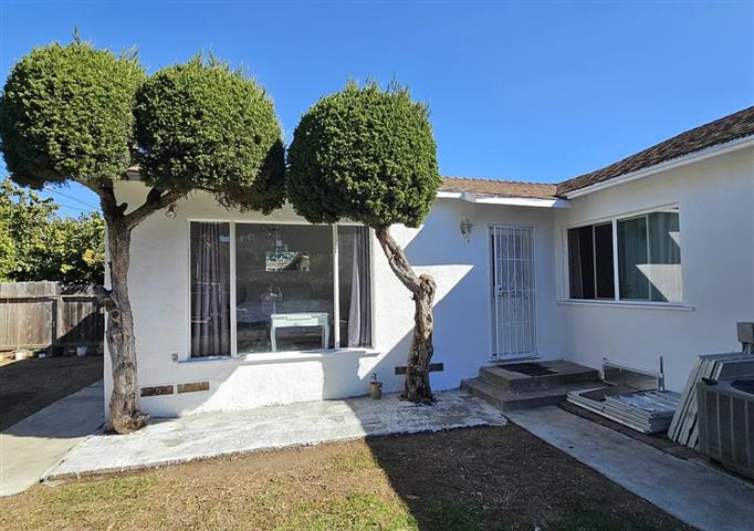 $2375 : Beautiful 3bedroom house In LA image 4