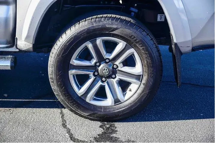 $28995 : Toyota Tacoma 2019 4x2 Limit image 7