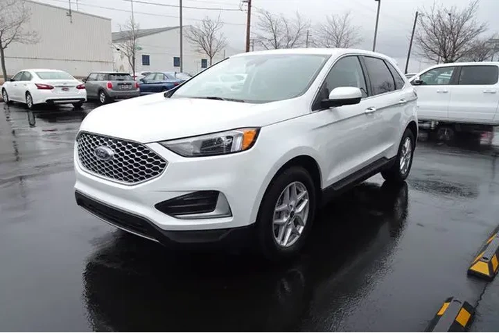 $23990 : 2023 Edge image 4