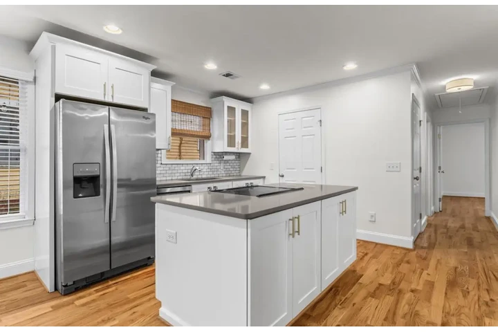 $1450 : 3Bed 2Bath House SW Atlanta image 5