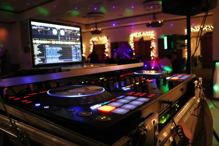 Professional music Karaoke dj image 1