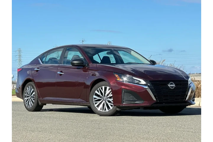 $20521 : Nissan Altima 2024 2.5 SV 4d image 2