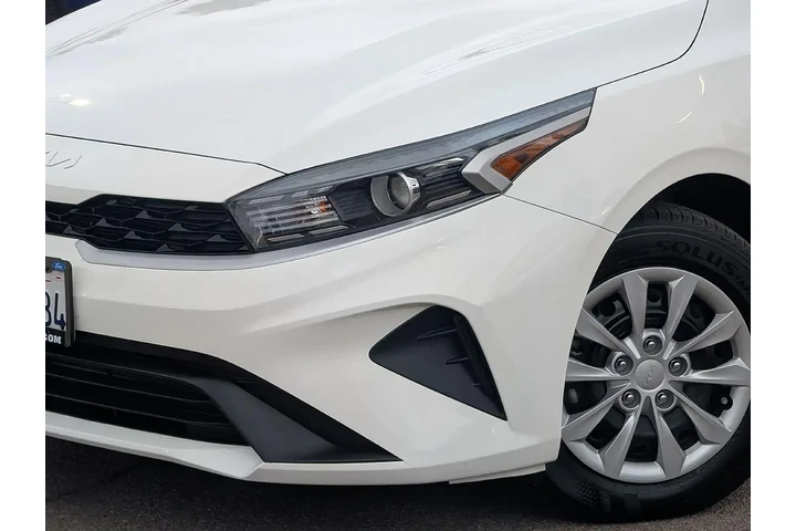 $19460 : Kia Forte 2024 LX 4dr Sedan image 2