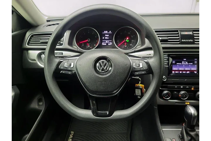 $15998 : Volkswagen Passat 2018 2.0T image 9