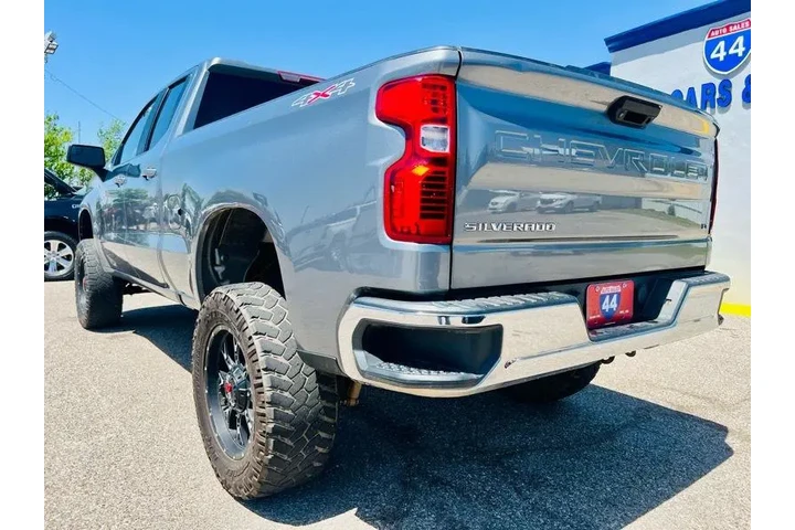 $25995 : 2020 Silverado 1500 LT Double image 5