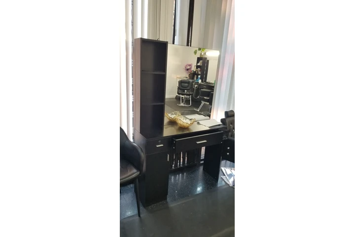 $100 : Muebles para beauty salon image 1