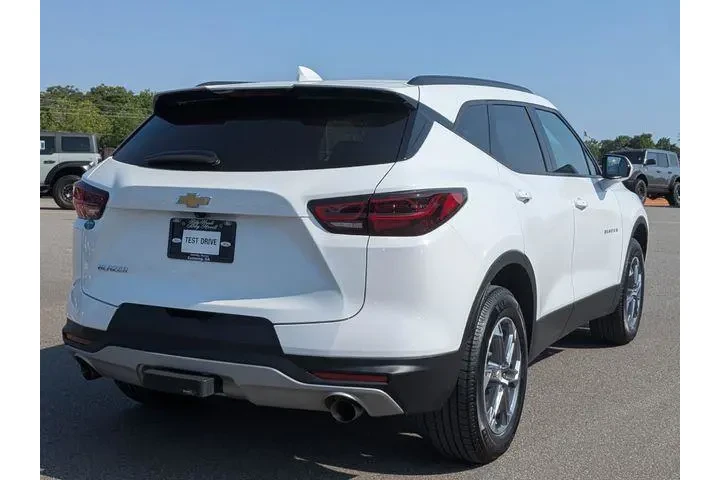 $23992 : Chevrolet Blazer 2023 LT 4dr image 3