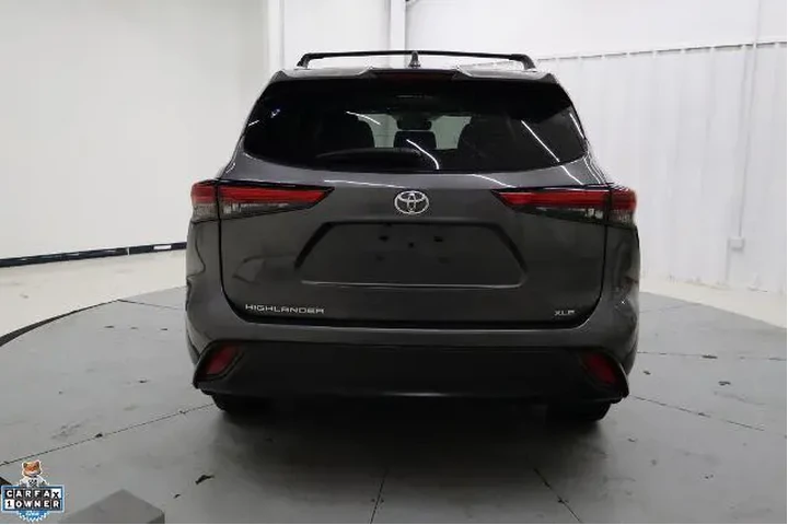 $32756 : Toyota Highlander 2023 LE 4d image 6