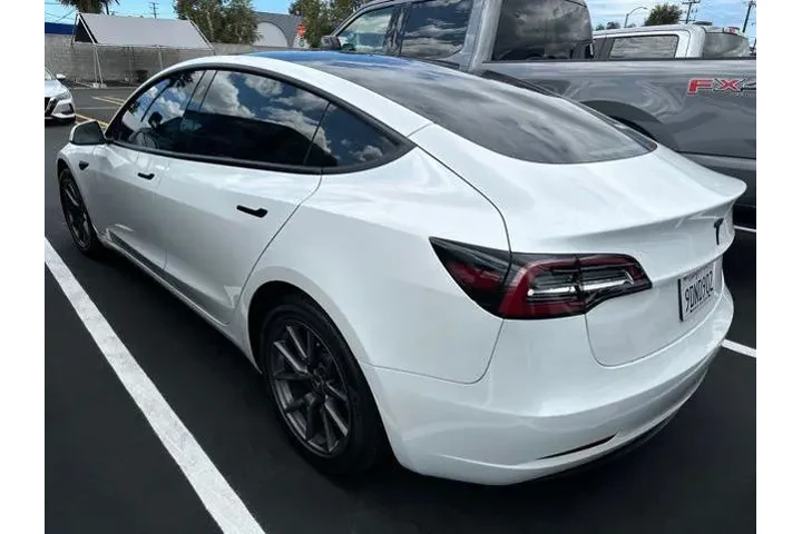 $26900 : Tesla Model 3 2023 4dr Sedan image 2