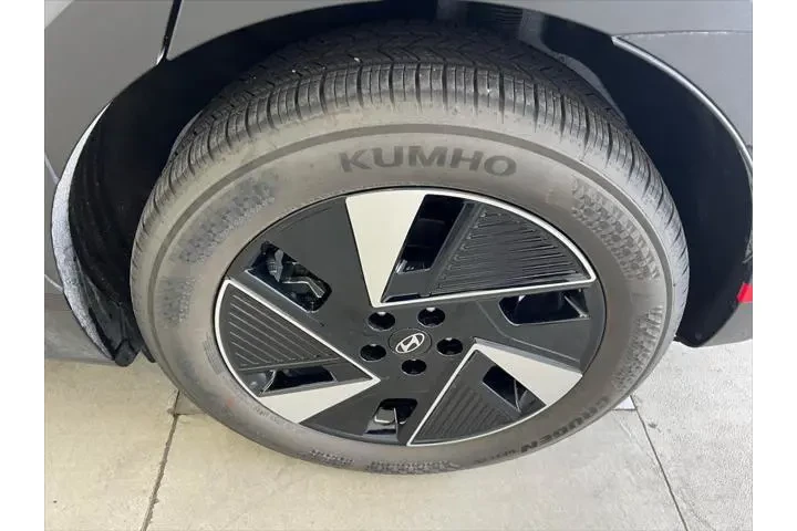 $37990 : Hyundai IONIQ 5 2025 AWD SE image 10