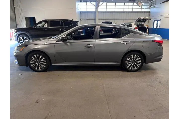 $18438 : Nissan Altima 2024 2.5 SV 4d image 6