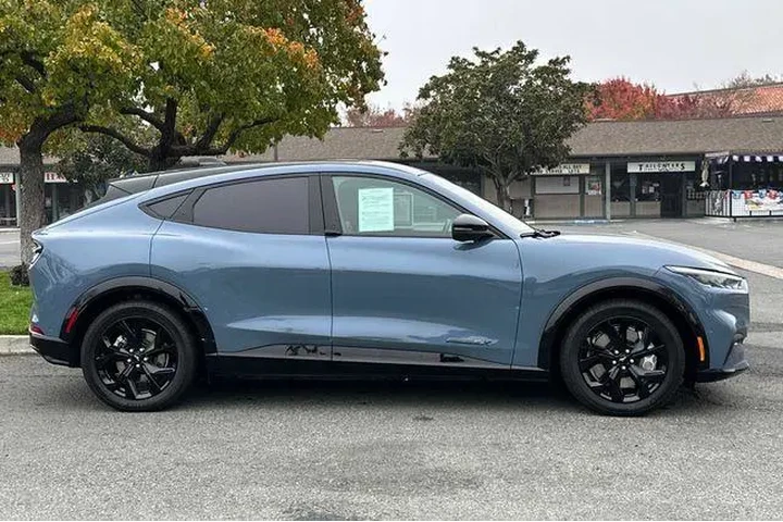 $24885 : Ford Mustang Mach-E 2023 Pre image 7