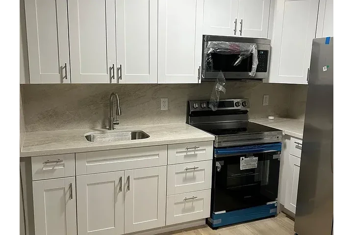 $800 : Neighborhood, fully remodel ! image 5