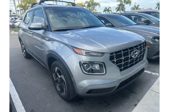 $14619 : Hyundai VENUE 2023 SEL 4dr C image 2