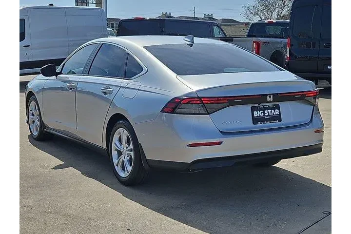 $25581 : Honda Accord 2025 LX 4dr Sed image 5