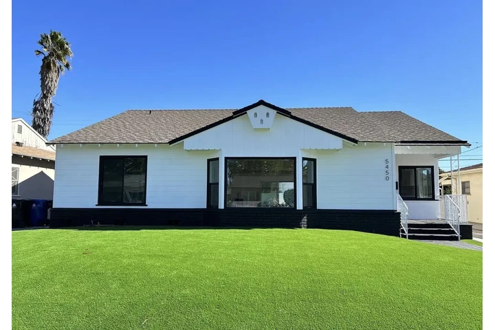 $1200 : charming  natural light home image 1