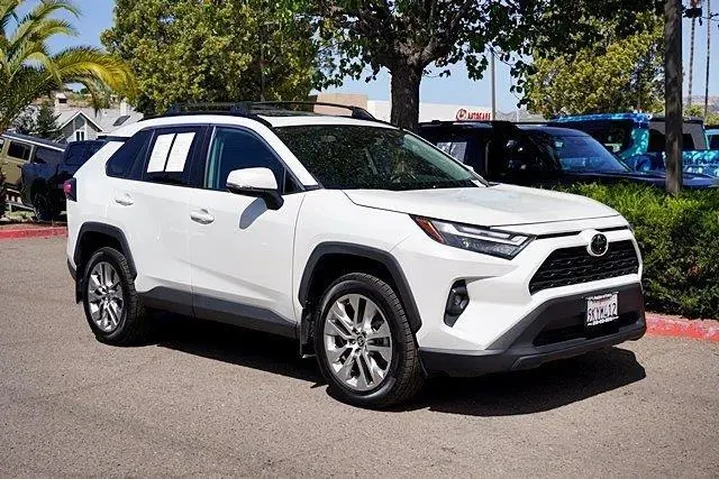 $32985 : Toyota RAV4 2024 XLE Premium image 6