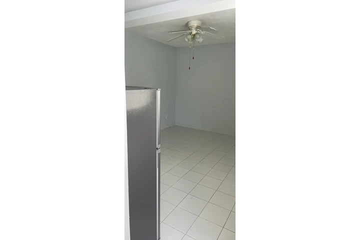 $1100 : Rento efficiency image 4
