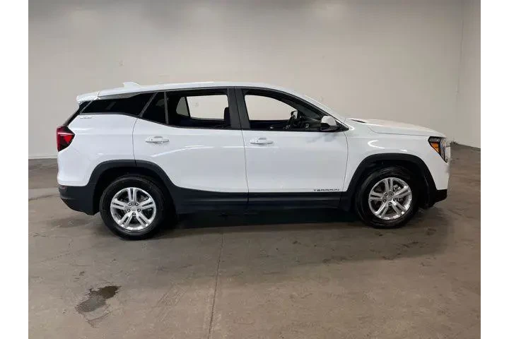 $20810 : GMC Terrain 2024 SLE 4dr SUV image 2
