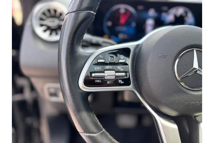 2023 Mercedes-Benz GLB-Class image 9