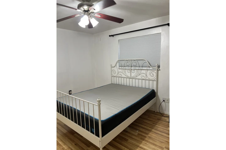 $950 : Se renta Cuarto image 6