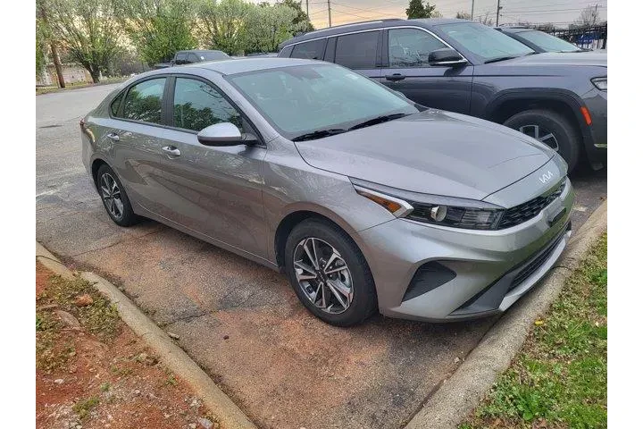 $15321 : Kia Forte 2023 LX 4dr Sedan image 3