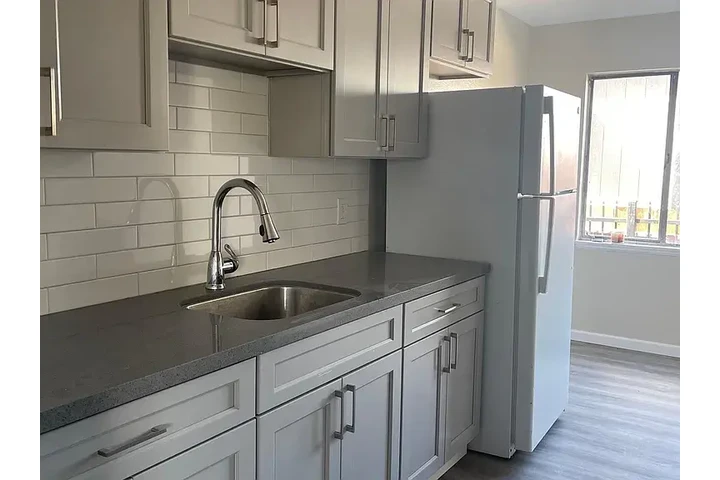 $1300 : apartment for rent image 1