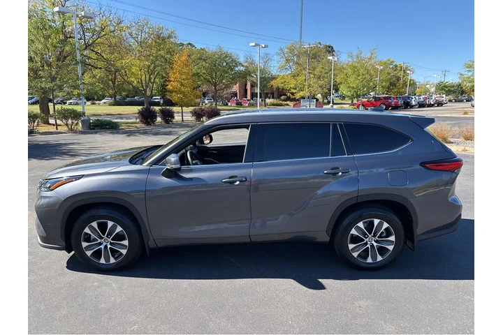 $37164 : Gold Certified2022 Highlander image 10
