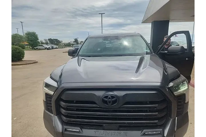 $39682 : Toyota Tundra 2024 4x2 SR5 4 image 8