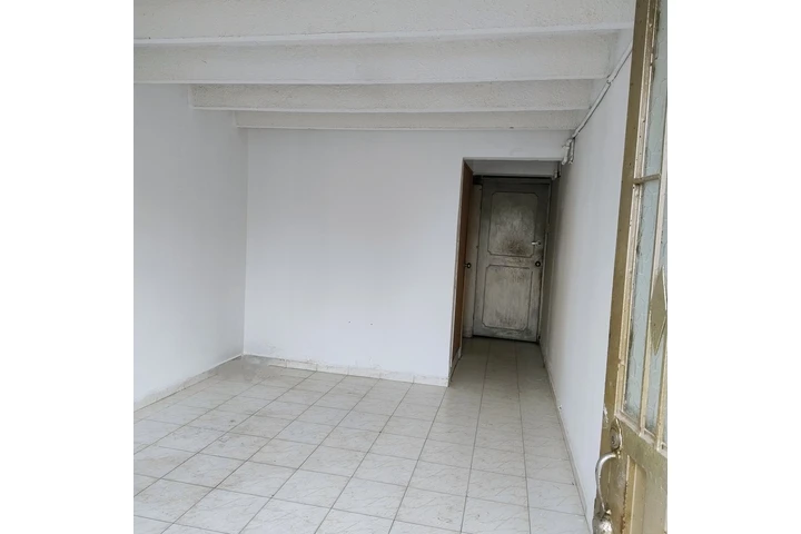 $300000000 : 🏡 ¡Se vende casa de 4 pisos image 2