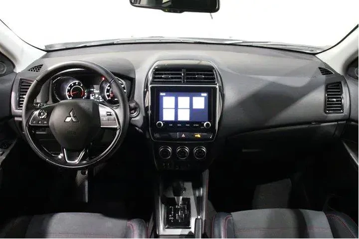 $25983 : Mitsubishi Outlander Sport 2 image 2