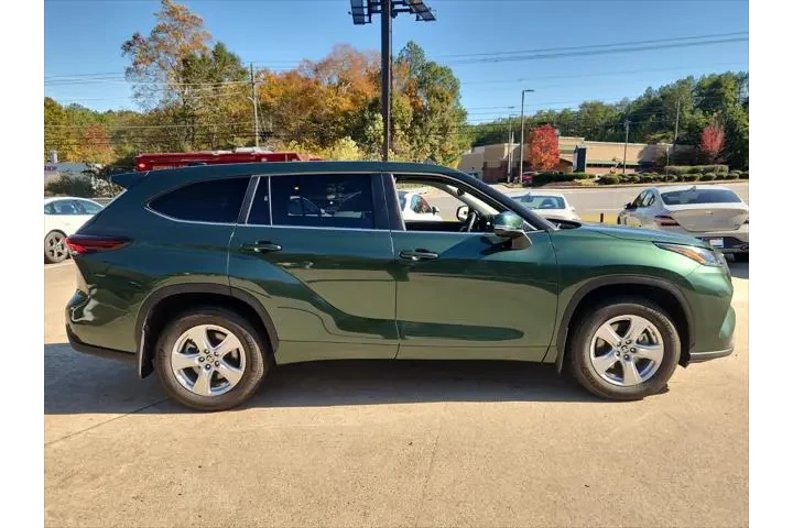 $38598 : Toyota Highlander 2025 LE 4d image 4
