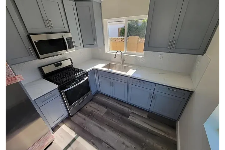 $1750 : 2 br, 1 bath beautiful new 744 image 1