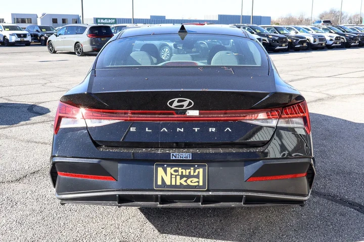 $20288 : 2025 Elantra SEL Convenience image 5