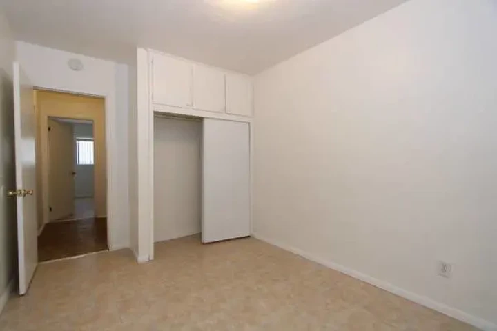 $1395 : 2-Bedroom Highland Apartment image 8
