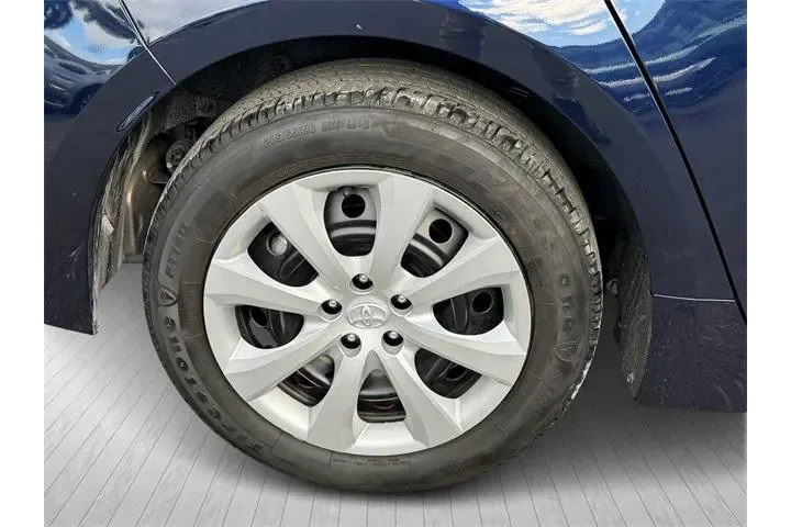 $18185 : Toyota Corolla 2023 LE 4dr S image 6