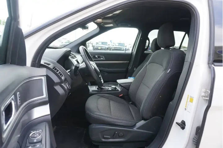 $13388 : Ford Explorer 2019 AWD XLT 4 image 7