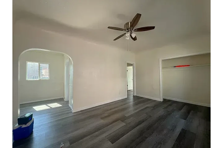 $1250 : Fresh 1bd 1ba @ Huntington image 4