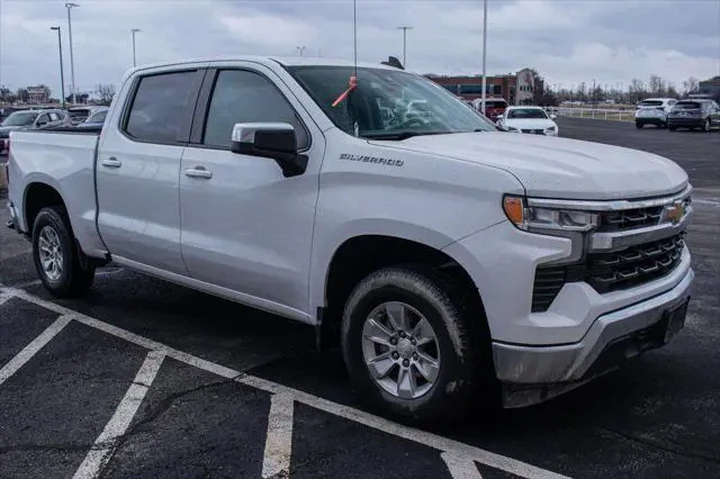 $28000 : Chevrolet Silverado 1500 202 image 3