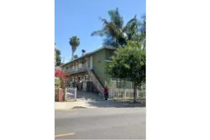 DUEÑO VENDE APTOS. image 6