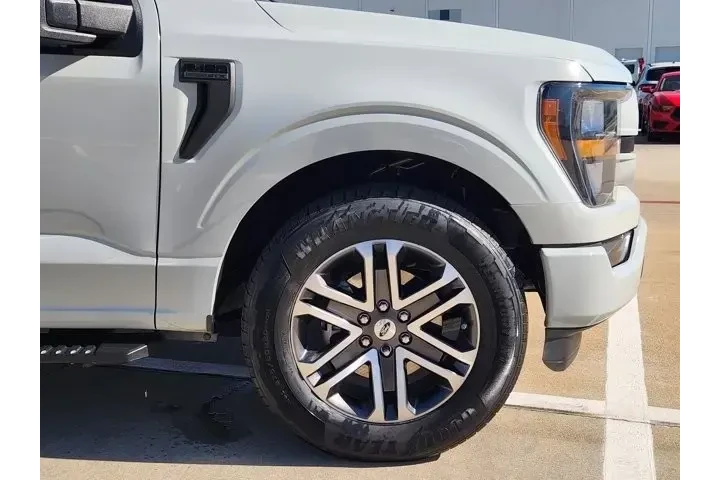 $33780 : Ford F-150 2023 4x2 XL 4dr S image 8