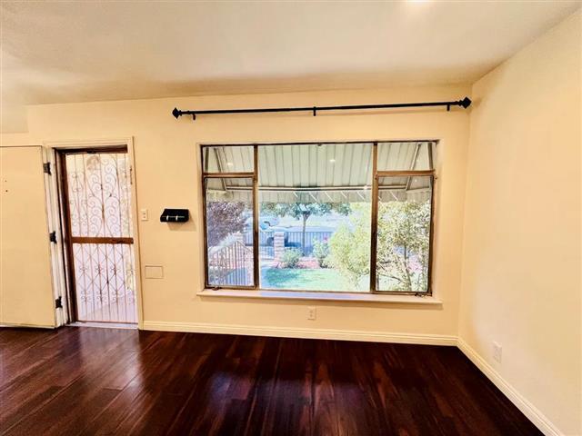 $1600 : East Los Angeles*** Ready 🏡 image 8