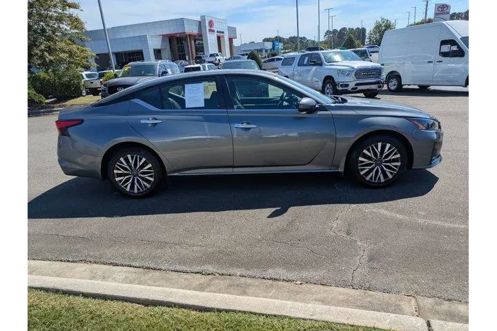 $21293 : Nissan Altima 2023 2.5 SV 4d image 5