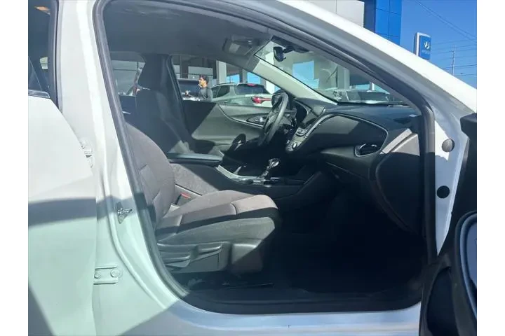 $21900 : Chevrolet Malibu 2024 LT 4dr image 6