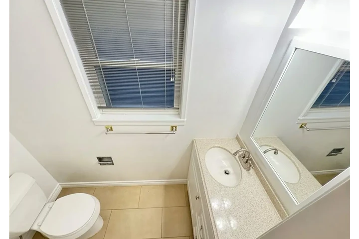 $2455 : 3 Bed House in Huntington Park image 9