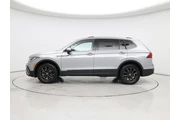 $22998 : Volkswagen Tiguan 2024 SE 4d thumbnail