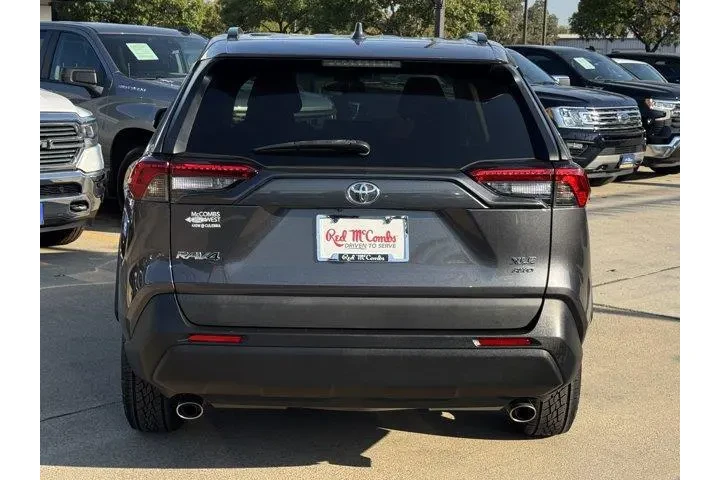 $27974 : Toyota RAV4 2021 AWD XLE 4dr image 6